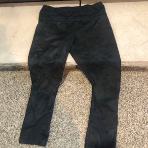Lululemon cropped leggings Women’s size small
